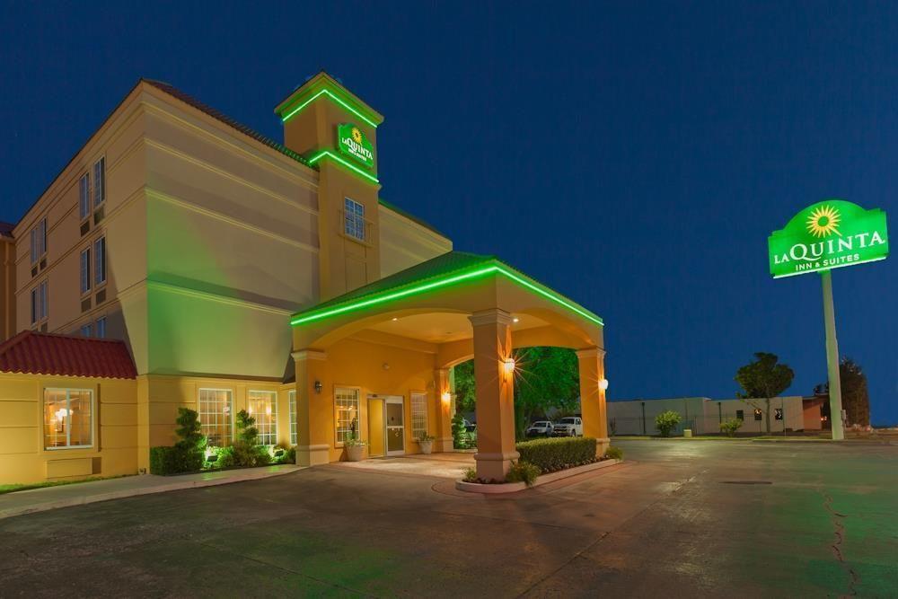 La Quinta Inn & Suites Tulsa Exterior photo