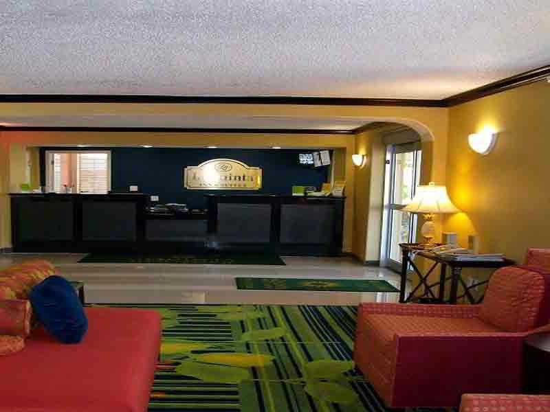 La Quinta Inn & Suites Tulsa Interior photo