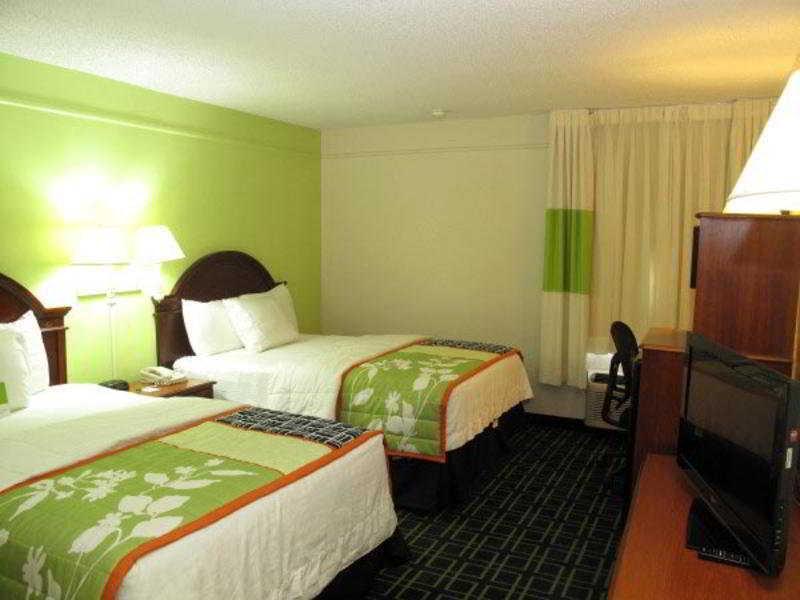 La Quinta Inn & Suites Tulsa Room photo